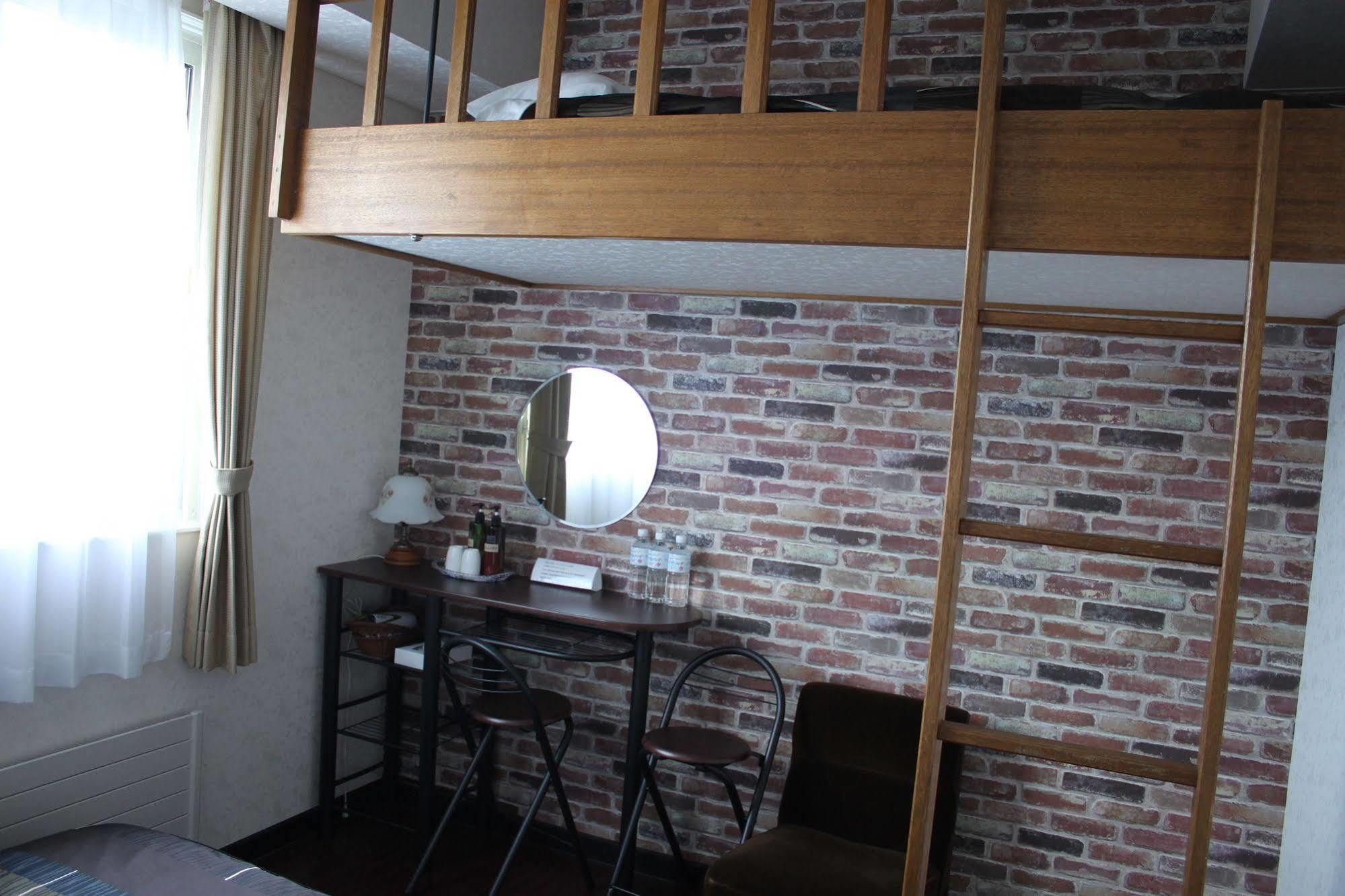 Petit Hotel Melon Furano Exterior photo
