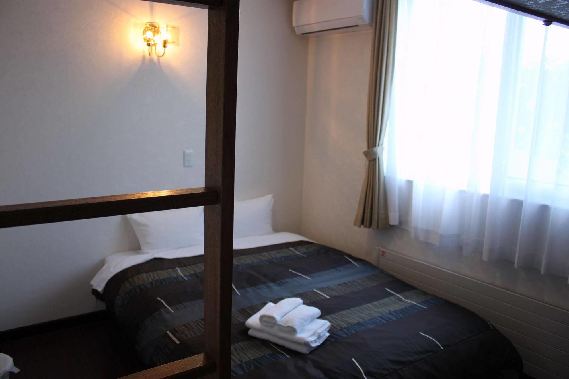 Petit Hotel Melon Furano Exterior photo